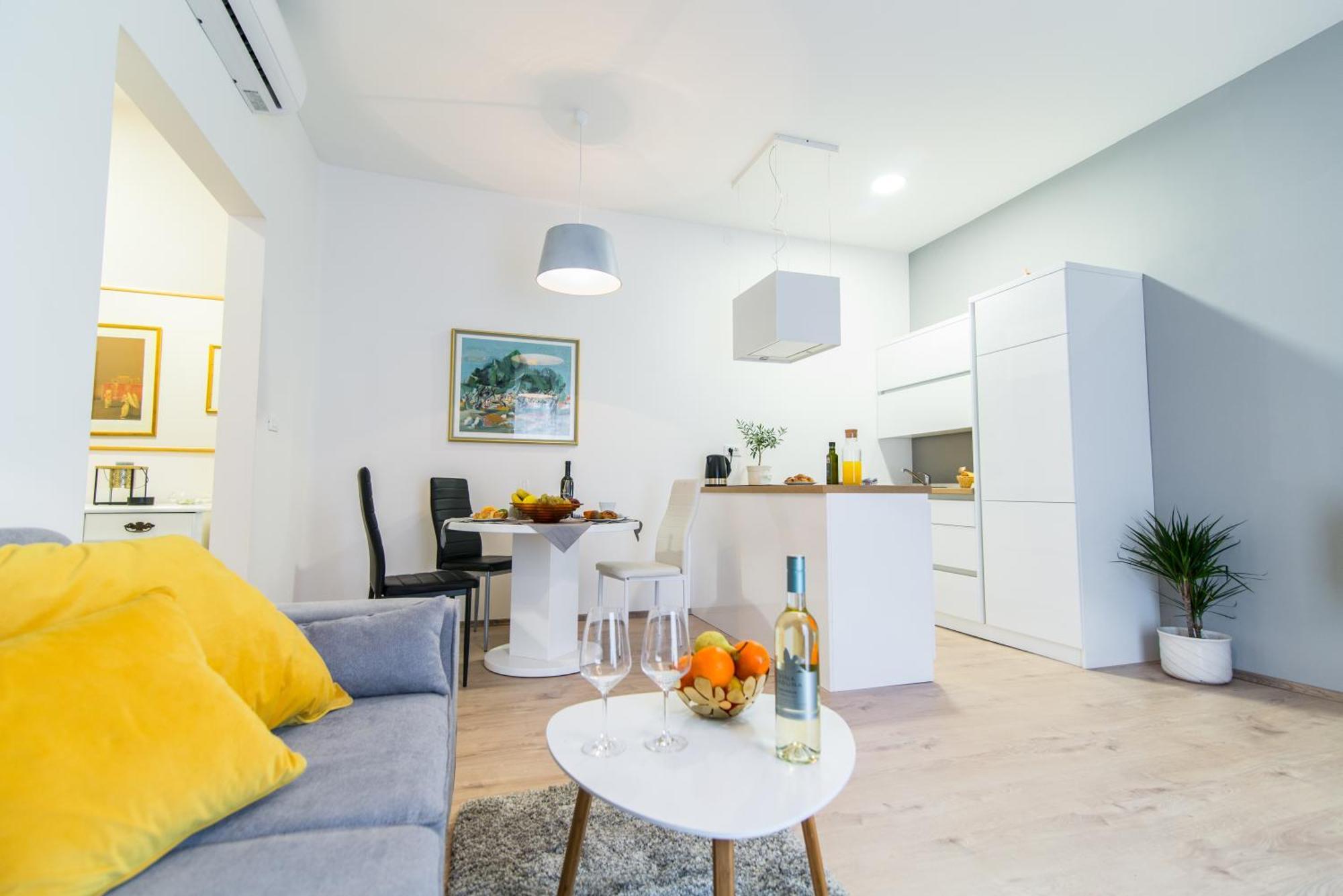 Polai Center Apartments Exterior photo